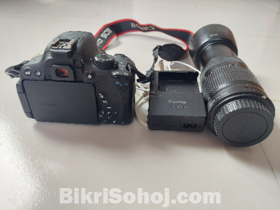 Canon EOS 700D